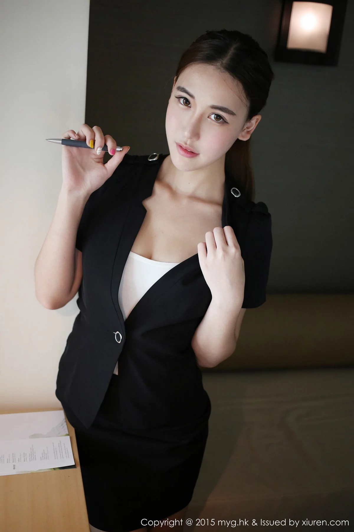 Xrmnw.Com[MyGirl美媛馆]Vol.161_嫩模熊吖BOBO黑色教师制服吊带丝袜性感迷人写真40P