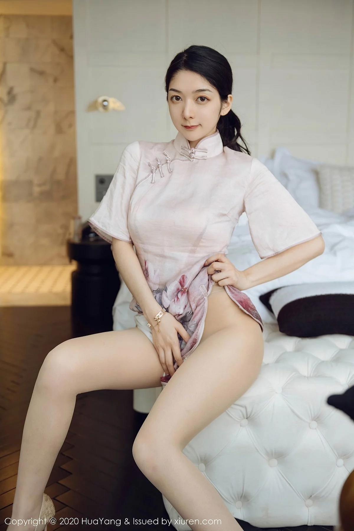 Xrmnw.Com[HuaYang花漾]Vol.285_女神Angela小热巴云南旅拍典雅吊裙+古韵旗袍完美诱惑写真60P