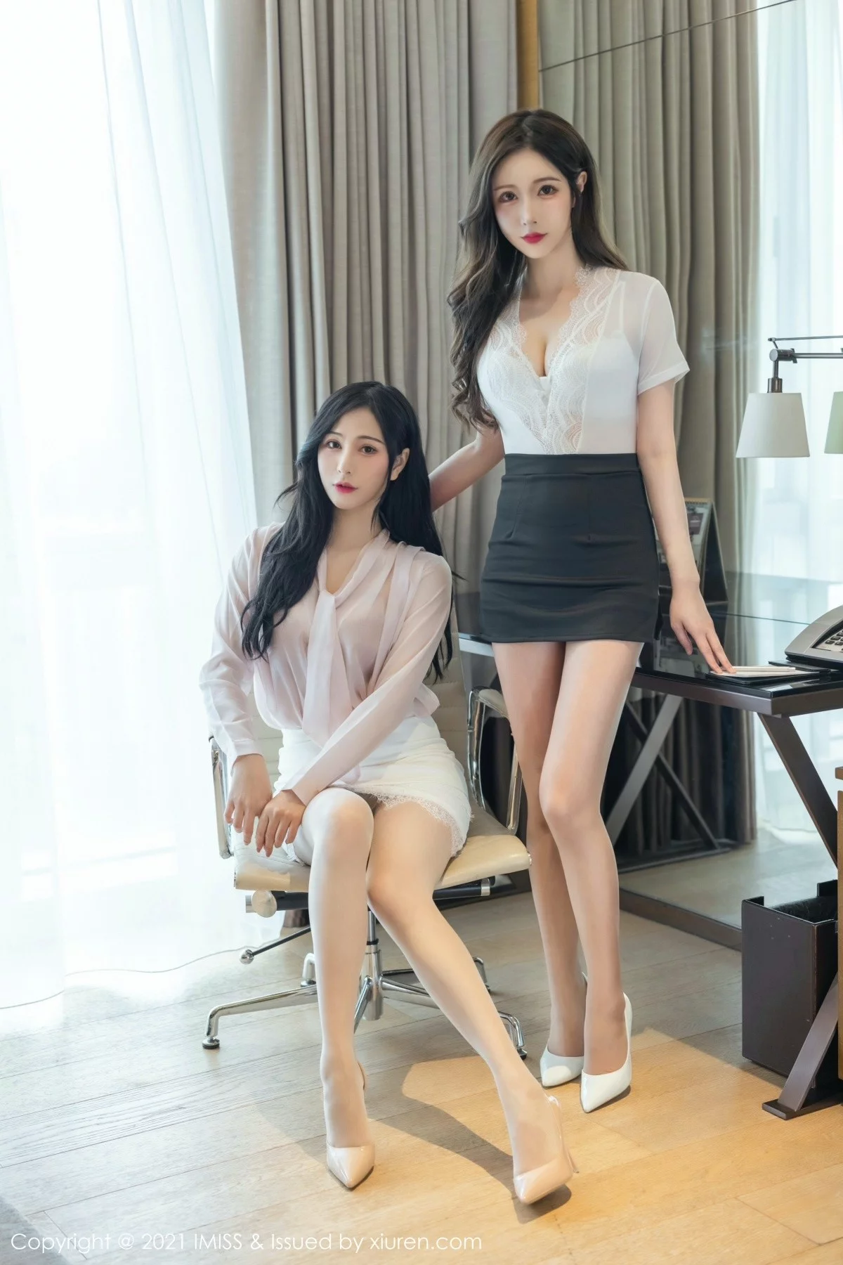 Xrmnw.Com[IMISS爱蜜社]Vol.625_女神Lavinia肉＆LindaLinda半脱露性感内衣朦胧丝足诱惑写真70P