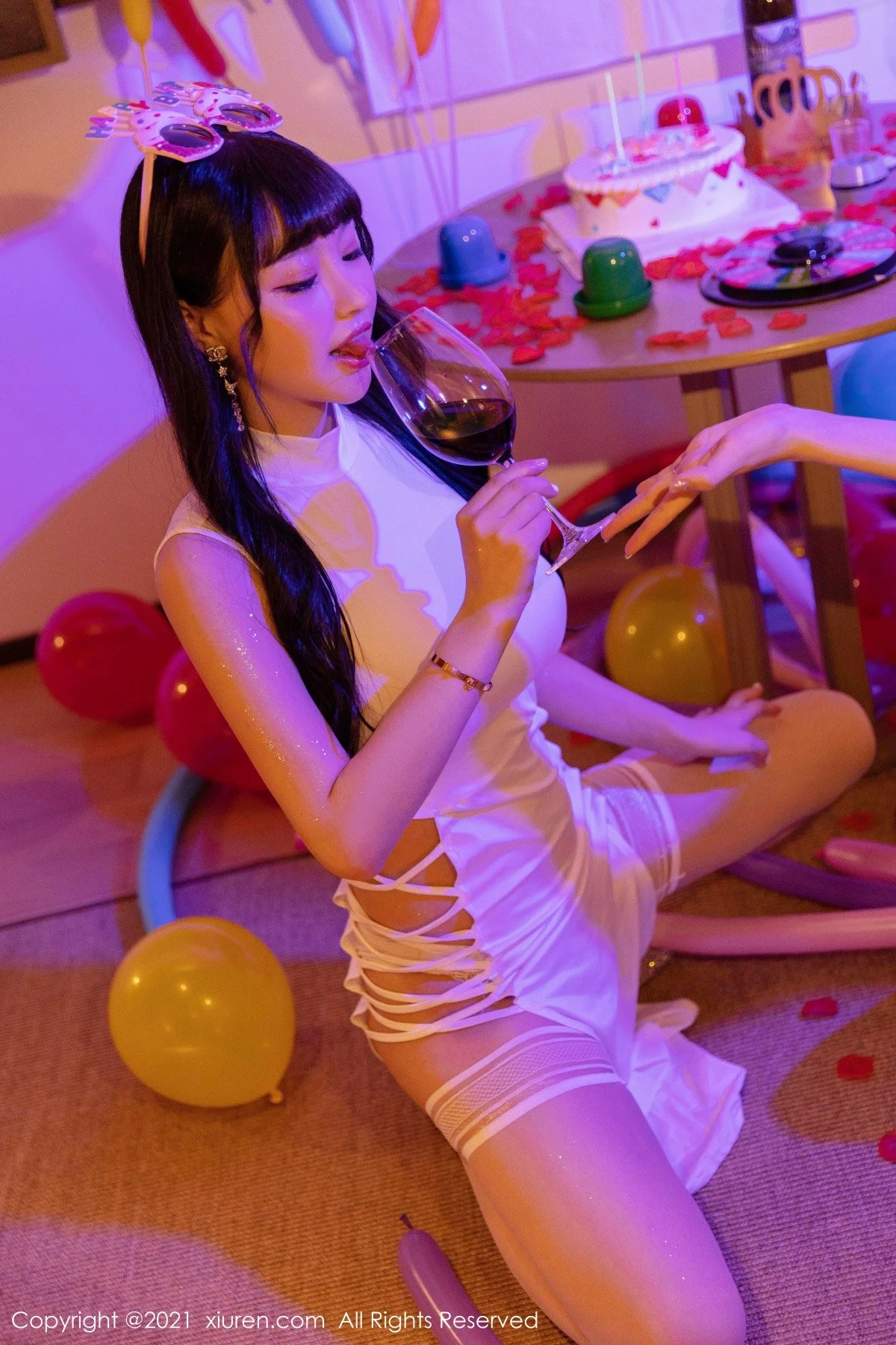 Xrmnw.Com[XiuRen秀人网]No.4025_女神王雨纯＆朱可儿生日party主题私房暗色灯光下撩人诱惑写真98P