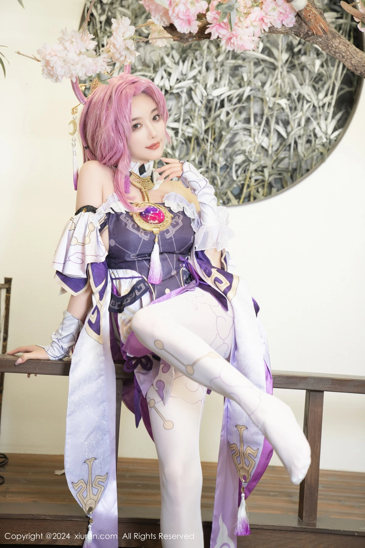 Xrmnw.Com[XiuRen秀人网]No.8943_女神杨晨晨Yome性感紫色Cosplay服饰配白丝袜秀丰满身材诱惑写真79P