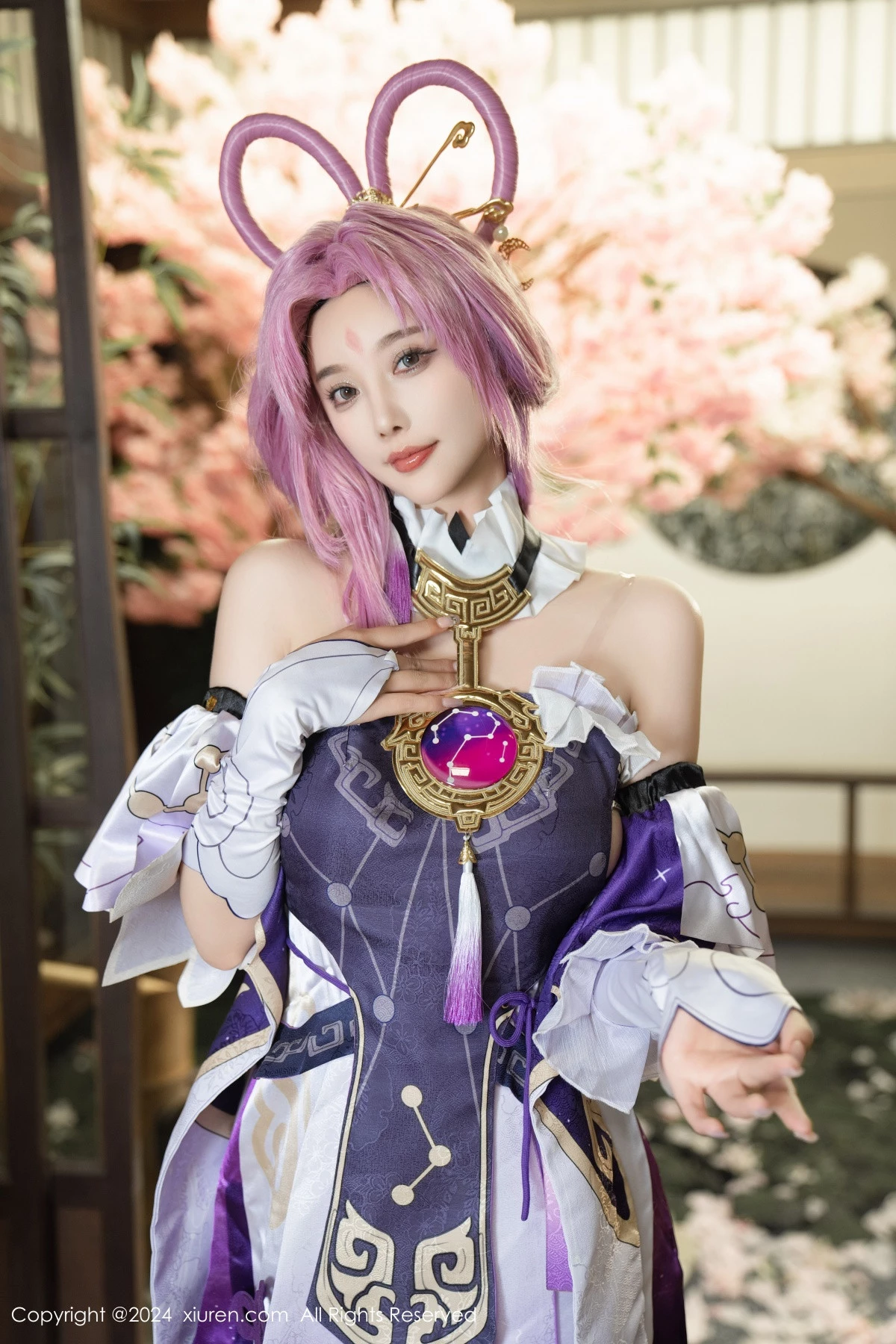 Xrmnw.Com[XiuRen秀人网]No.8943_女神杨晨晨Yome性感紫色Cosplay服饰配白丝袜秀丰满身材诱惑写真79P