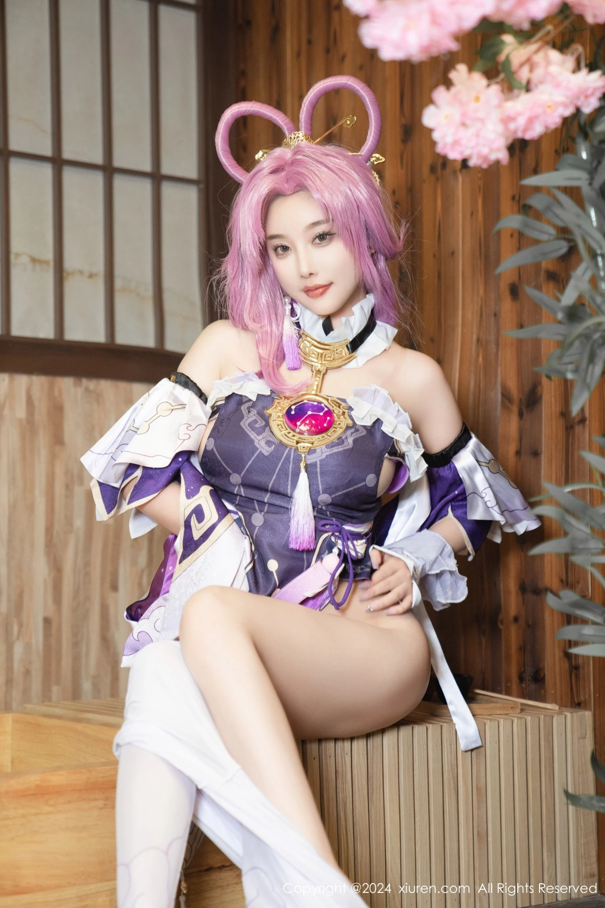 Xrmnw.Com[XiuRen秀人网]No.8943_女神杨晨晨Yome性感紫色Cosplay服饰配白丝袜秀丰满身材诱惑写真79P