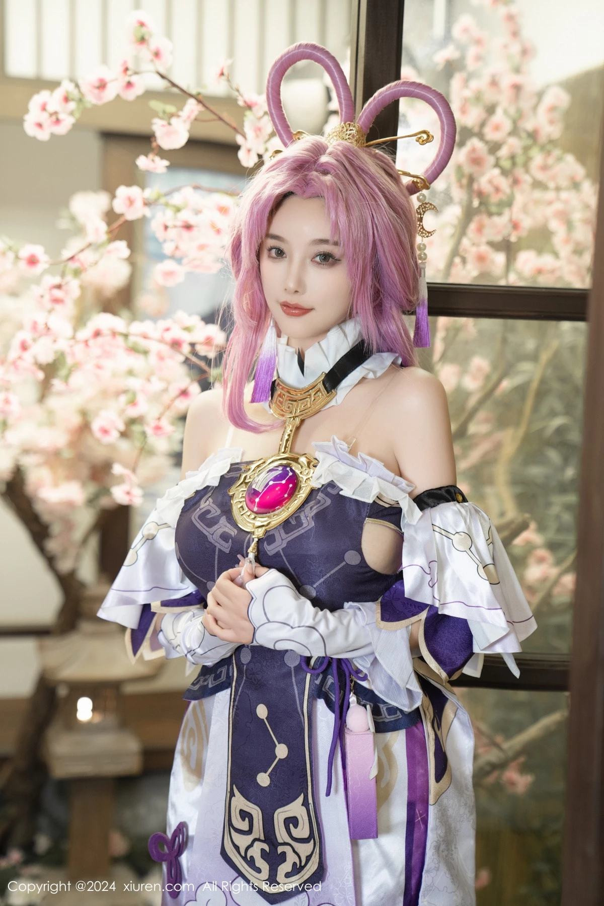 Xrmnw.Com[XiuRen秀人网]No.8943_女神杨晨晨Yome性感紫色Cosplay服饰配白丝袜秀丰满身材诱惑写真79P