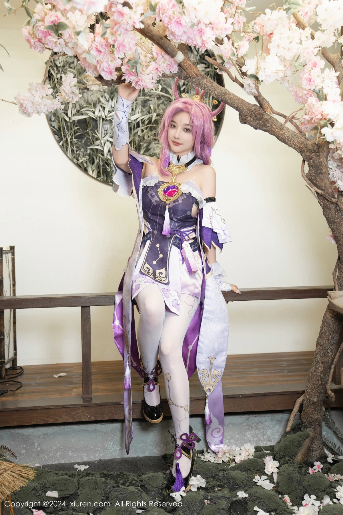 Xrmnw.Com[XiuRen秀人网]No.8943_女神杨晨晨Yome性感紫色Cosplay服饰配白丝袜秀丰满身材诱惑写真79P